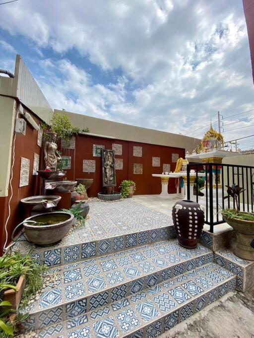 Ratanawong Place 823 Bangkok Dış mekan fotoğraf