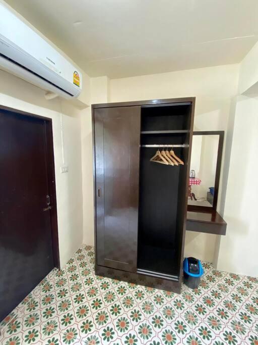 Ratanawong Place 823 Bangkok Dış mekan fotoğraf